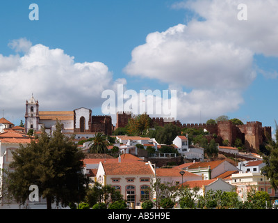 SILVES Altstadt von Ponta Romana mit der maurischen Burg und die Kathedrale auf dem Hügel Silves Algarve Portugal Stockfoto