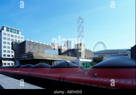 Die Hayward Gallery und das Dach des Museum of Moving Image South Bank Fluss Themse London England Großbritannien Großbritannien Europa Eu Stockfoto
