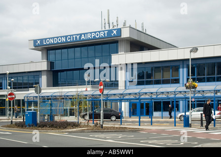 London City Flughafen Passagier Eingang auch Zugriff auf erweiterte Docklands Light Railway & station Silvertown Newham East London England Großbritannien Stockfoto