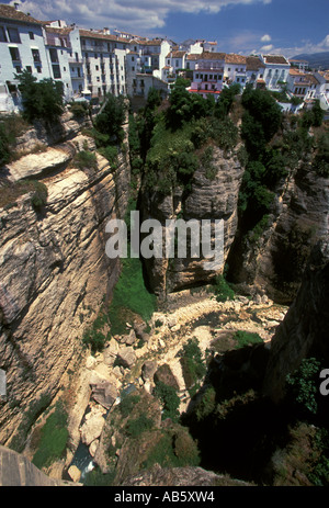 Aussichtspunkt, Aussichtspunkt, neue Brücke, Felsen, Klippen, Schlucht, Schlucht, Guadalevin River, Rio Guadalevin, Ronda, Provinz Malaga, Spanien, Europa Stockfoto