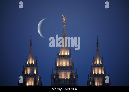 Mormon Tabernacle Tempel Square Salt Lake City Utah in der Nacht unter Halbmond Stockfoto