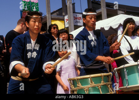 Japanische Männer, Trommler, Trommeln, Cherry Blossom Festival, Post Street, Japantown, San Francisco, Kalifornien Stockfoto