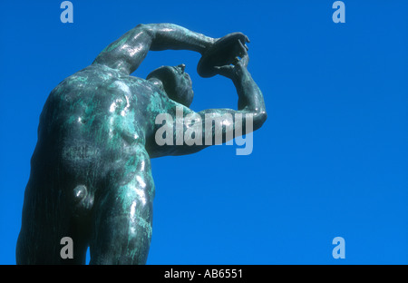 Vor der Statue der Diskuswerfer außerhalb Roman Stadium (oder Kalimarmaro Stadion) mit Platz für Text-Overlay, Athen, Griechenland. Stockfoto