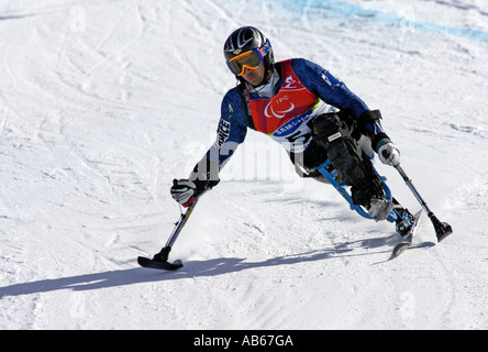 Jean Yves Le Meur von Frankreich in der Konkurrenz Herren Alpin Ski Riesenslalom sitzen Stockfoto