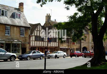 Chipping Campden in der Hauptstraße von Cotswolds Gloucestershire England UK Stockfoto