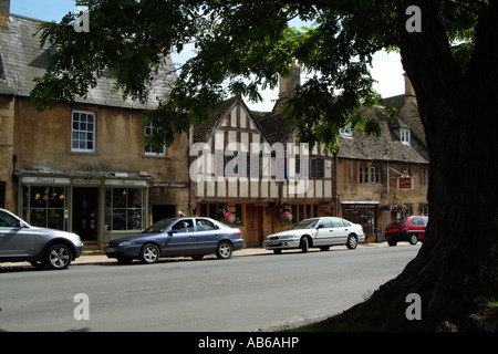 Chipping Campden in der Hauptstraße von Cotswolds Gloucestershire England UK Stockfoto