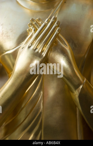 Symbolische goldene Hände des Buddha Wat Phra, dass Doi Suthep Chiang Mai Thailand Stockfoto