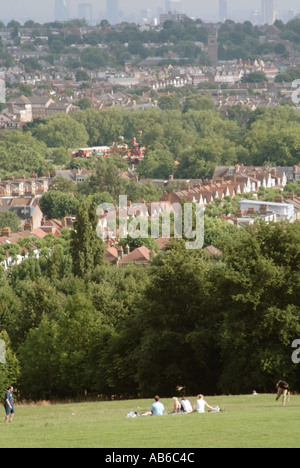 London Haringey Muswell Hügel über s-Bahn Nord-London von Alexandra Palace höchsten Aussichtspunkt North London Stadt hinter Stockfoto