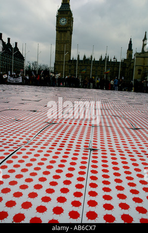 Herr David organisiert 100.000 rote Flecken von Blut in Parliament Square während London Demonstration Kennzeichnung 3rd verlegt werden Stockfoto