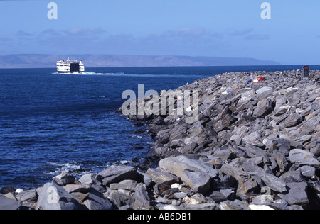 FÄHRE VERLASSEN PENNESHAW KANGAROO ISLAND SOUTH AUSTRALIA Stockfoto