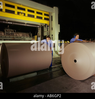 Bereich für die äußere Hülle des Kartons genannt Handwerk Ersatz bei Papierfabrik, UK Stockfoto