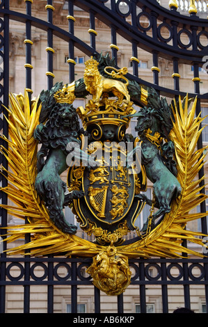 Buckingham Palace gates Westminster London England UK Stockfoto