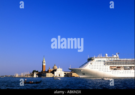 Kreuzfahrtschiff in Venedig Italien Europa Stockfoto