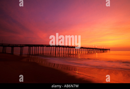 Nags Head Angeln Pier bei Sonnenaufgang Outer Banks North Carolina USA Nordamerika Stockfoto