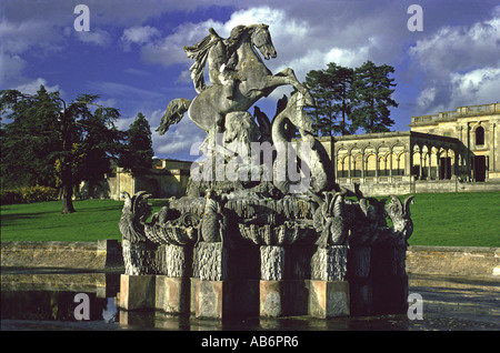 Perseus und Andromeda Brunnen am Witley Gericht, Worcestershire, England, Vereinigtes Königreich, Europa. Stockfoto