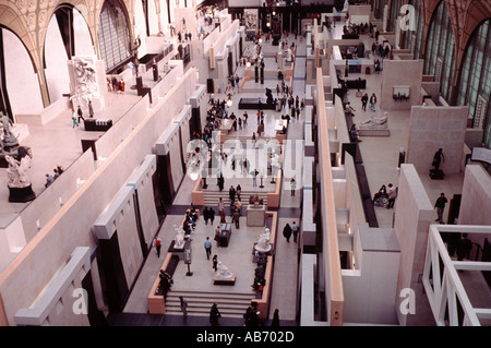 Gesamtansicht von der Innenseite des Musee D Orsay in Paris die Hauptstadt von Frankreich Stockfoto