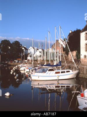 Abend im Hafen von Le Bono Stockfoto