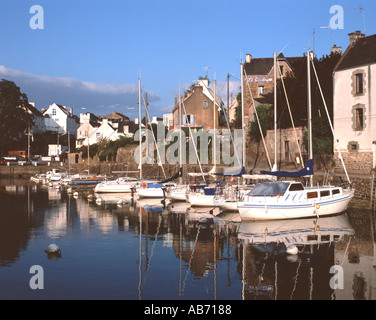 Abend im Hafen von Le Bono Stockfoto