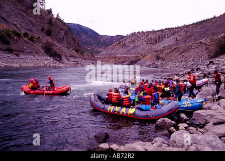 Vorbereitung auf Floß auf dem Thompson River in der Nähe der Stadt von Spences Bridge in British Columbia Kanada Stockfoto