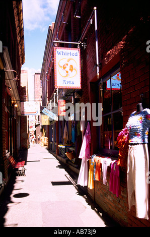 Chinatown, Victoria, BC, Vancouver Island, British Columbia, Kanada - "Fan-Tan" Alley-Geschäfte und Läden, Innenstadt Stockfoto