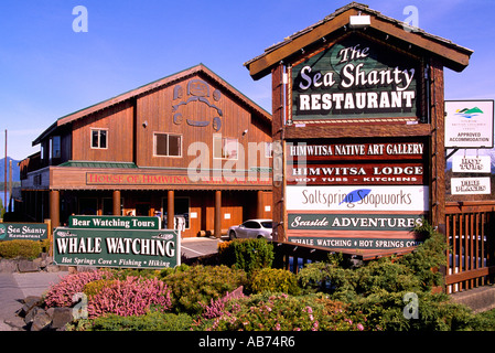 Tofino, BC, Vancouver Island, British Columbia, Kanada - Native Art Gallery und Restaurant, Whale Watching Touren Station Stockfoto