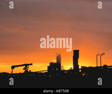 Chemische Werke bei Sonnenuntergang; Teil der komplexen chemischen bei Billingham, Teesside, Cleveland, England, UK. Stockfoto