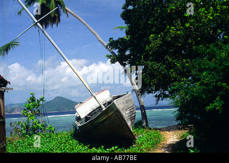 Lokal hergestellte Holz Segelboot Praslin Insel Seychellen Stockfoto
