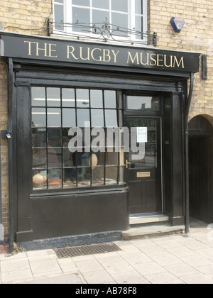 Rugby-Warwickshire The Rugby Museum sportliche Erinnerungsstücke im Zusammenhang mit dem Spiel, das an der Rugby School gegründet wurde Stockfoto