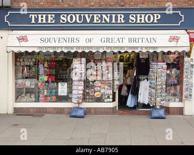 Stratford-upon-Avon Shops Fenster von der Souvenir-Shop Sammlerstücken aus Shakespeares Stratford London und Oxford Stockfoto