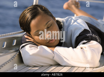Frau auf Boot Stockfoto