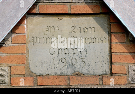 Verfallene Mount Zion Primitive Methodist Kapelle Ebbw Vale oder Gwent South Wales UK GB datiert 1903 Stockfoto