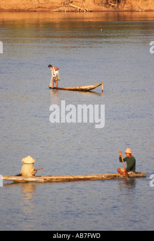 Fischer am Mekong River, Don Khong Stockfoto