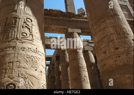 Spalten im Hypostyle Halle Karnak Tempel 1 Stockfoto