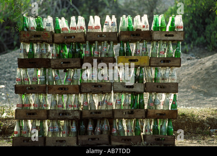 Pakistan Essen Rawalpindi Stapel leer Limonadenflaschen Stockfoto