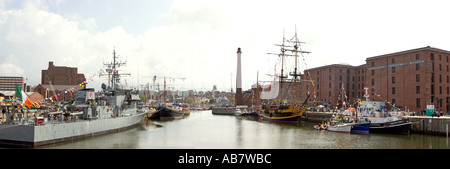 Merseyside Liverpool Mersey River Festival La Ciara Küstenpatrouille Behälter und Grand Turk auf Canning Dock Panorama Stockfoto