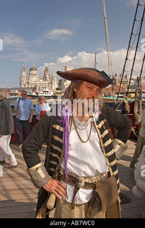 UK Merseyside Liverpool Mersey River Festival Piraten Eldred de Bone auf Grand Turk Stockfoto