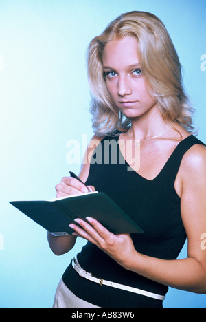 junge Frau im Terminkalender schreiben Stockfoto