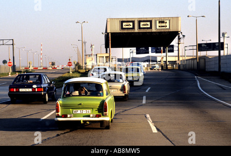 Checkpoint Charlie C Berliner Mauer Grenzübergang Punkt Ost Berlin - West Berlin während des Kalten Krieges 1989 Deutschland Stockfoto