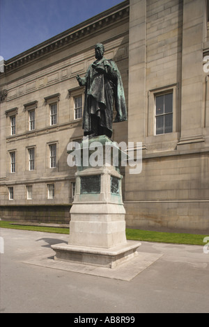 Statue von William Rathbone in Liverpool UK Stockfoto