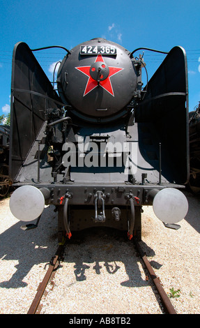 Eine alte Lok aus der sowjetischen Ära an der Magyar Vasuttorteneti Park oder ungarischen Eisenbahngeschichte Park Railway Museum in Budapest, Ungarn Stockfoto