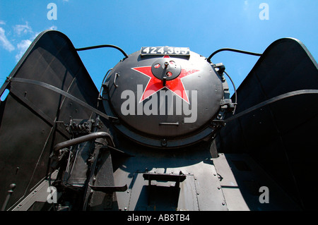 Dampflokomotive der Baureihe 424 der MAV im ungarischen Eisenbahnmuseum Magyar Vasúttörténeti Park in Budapest, Ungarn Stockfoto
