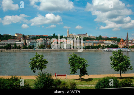 Blick über die Donau in Richtung Stadtteil Buda in Budapest, Ungarn Stockfoto