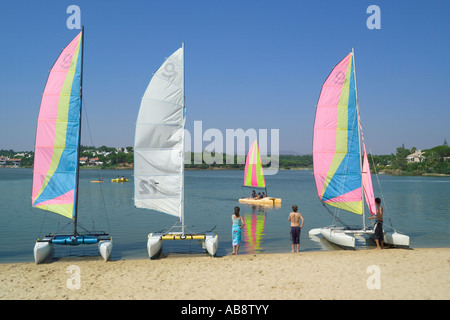 Portugal, Algarve, Wassersport auf dem See in Quinta do Lago Stockfoto