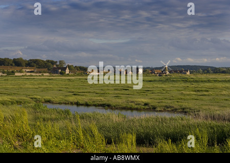 Cley Windmill und Cley Marshes Nature Reserve an der Nordküste von Norfolk England Großbritannien Stockfoto