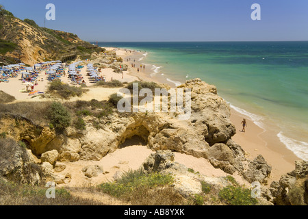 Portugal, Algarve, Praia da Oura, einer Bucht in der Nähe von Albufeira im Sommer Stockfoto