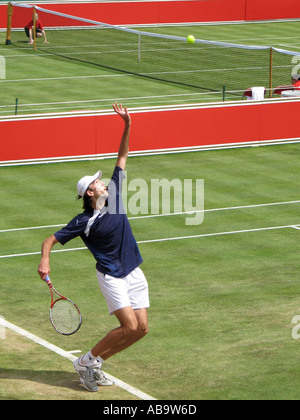 Ivo Karlovic Kroatiens im Wettbewerb bei Queens Tennis championships Stockfoto