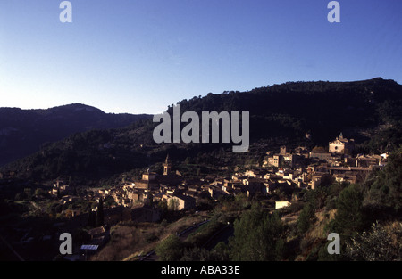 1996-MALLORCA die rauen Tramuntana Berge und Baum bedeckt Nordküste auf der spanischen Insel Mallorca Stockfoto