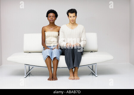 Mann und Frau sitzend Stockfoto
