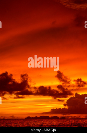 schöne rote Sonnenuntergang in Sri Lanka Stockfoto