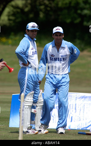 SAMSUNG SUPER-FÄHIGKEITEN CRICKET SHENLEY CRICKET ZENTRUM 210505 RAHUL DRAVID UND MOHAMMED KAIF SPIELT FÜR INDIEN Stockfoto